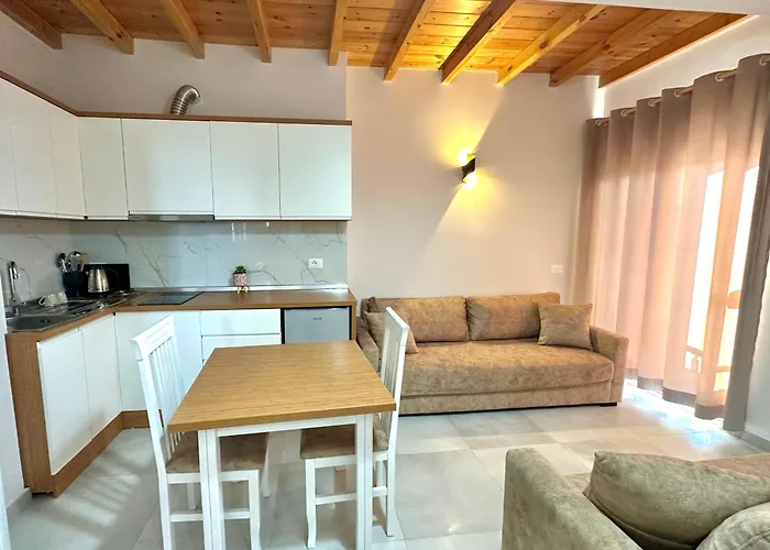 Maison Apartments